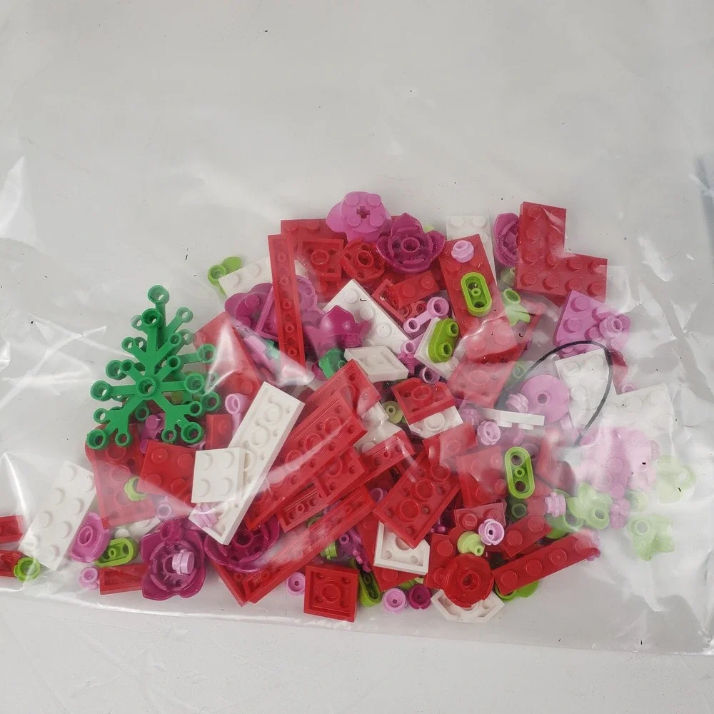 LEGO Heart Ornament 40638 Building Set Pink Red Floral Decor with Instructions